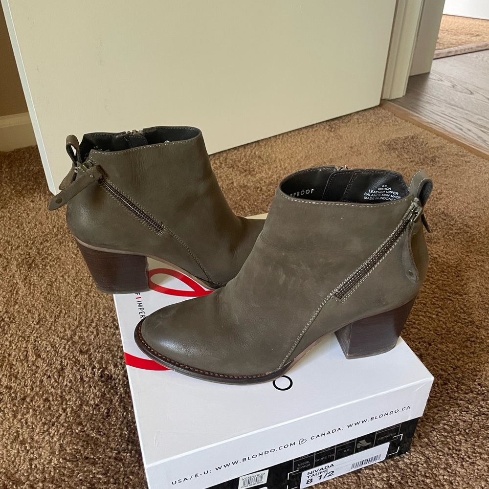 Blondo Nivada Waterproof Boots Size 8.5